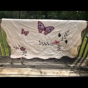 Butterfly Pink Comforter Scalloped Edges Full.